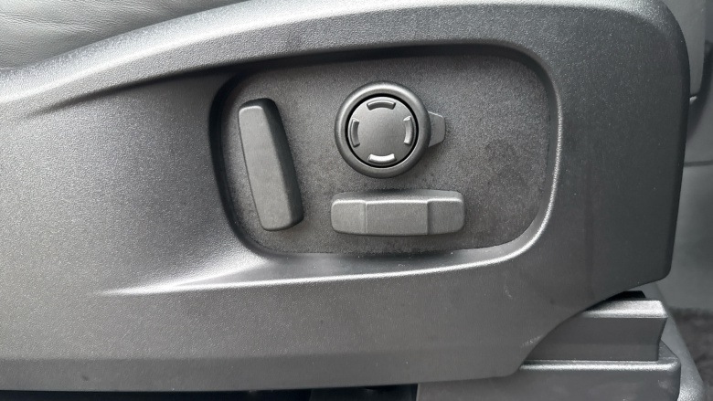 Land Rover Defender 3.0 D350 X-Dynamic HSE 90 3dr Auto Diesel Estate